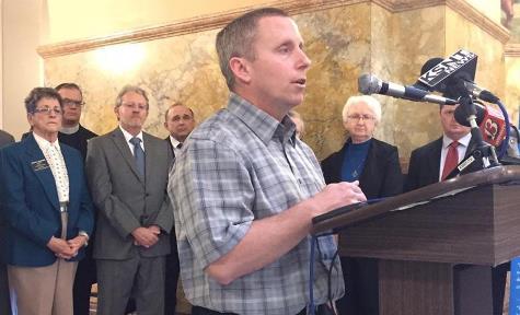 Floyd Bledsoe spoke before a bipartisan group of legislators pushing for the repeal of the death penalty Thursday at the Statehouse. Bledsoe spent 16 years in prison on a murder conviction before DNA evidence proved his innocence. (Photo by Jim McLean, KHI News Service)