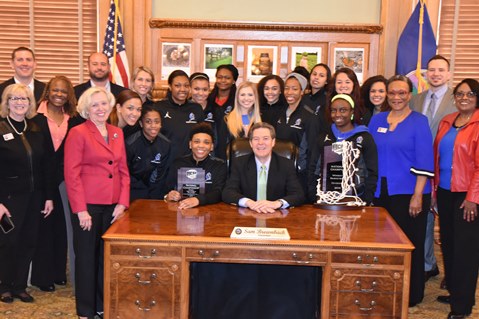 After nearly five minutes of introductions and questions posed by Kansas Gov. Sam Brownback, seated center, members of KCKCC’s 2016 NJCAA national championship team, college administrators and Sen. Pat Pettey and Rep. Valdenia Winn grouped together for a keepsake photo. (KCKCC photo by Alan Hoskins)