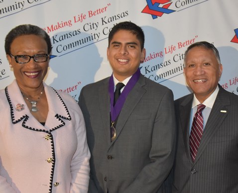 Representing the Greater Kansas City Hispanic Collaborative, David Valdiviezo, center, was introduced to KCKCC President Doris Givens and Board of Trustees member J.D. Rios prior to the collaborative’s induction into the Mid-America Education Hall of Fame, (KCKCC photo by Alan Hoskins)