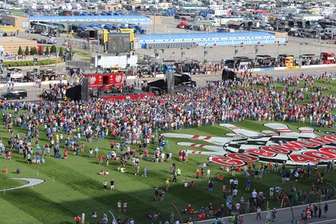 Pre-race activities at the Go Bowling 400 on Saturday night at the Kansas Speedway, Kansas City, Kan. (Fan photo) 