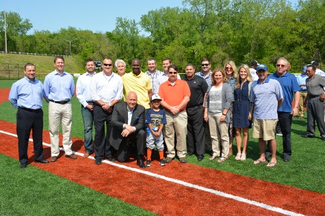 Cal Ripken Jr. and Ringo Ross, kneeling in the foreground, with Freightquote staff and leadership team. (Photo by Derek Wiles)