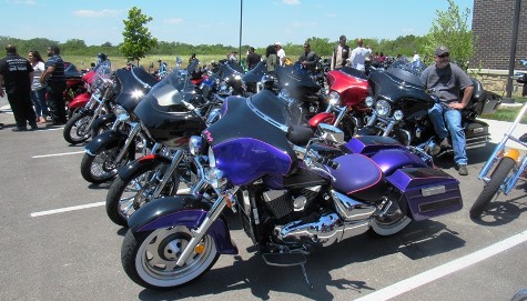 Many motorcyclists rode to Kansas City, Kan., from Blue Springs, Mo., today to raise funds for medical expenses for an injured Kansas City, Mo., police officer. (Staff photo)