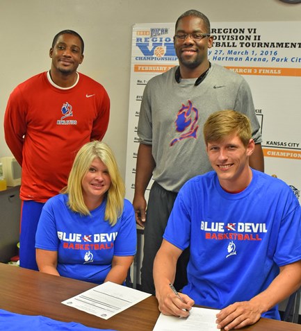 With his mother, Kris Bailey-Christner, and KCKCC coaches Alton Mason, standing left, and Kelley Newton as witnesses, 6-7 Connor Bailey signed a letter of intent Tuesday to become a member of the Blue Devil basketball team this fall. (KCKCC photo by Alan Hoskins) 