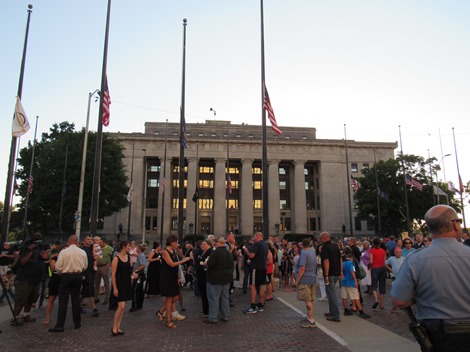 A large crowd turned out for the candlelighting vigil to honor Capt. Robert David Melton on Wednesday night. (Staff photo by Mary Rupert)