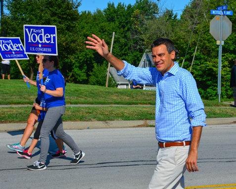  Kansas Third District Congressman Kevin Yoder waved to the crowd at the Tiblow Days Parade in Bonner Springs, Kan., on Aug. 27. (Photo by Brian Turell) 