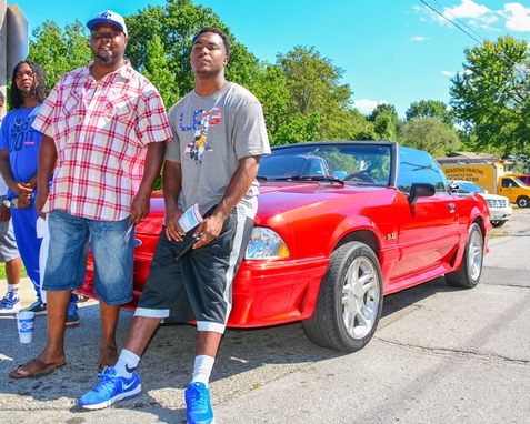 Eddie London Sr. and Eddie London Jr. watched the Leavenworth Road Parade on Sept. 18. (Photo by Brian Turrel)