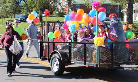 Scenes from the Turner Days Parade on Saturday, Oct. 8, in Kansas City, Kan. Turner Days will continue with a festival, car show and other events on Sunday, Oct. 9, at Steineger Field, near South 58th and Metropolitan. (Photo by Steve Rupert)