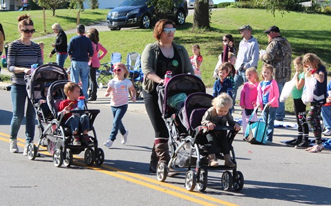 Scenes from the Turner Days Parade on Saturday, Oct. 8, in Kansas City, Kan. Turner Days will continue with a festival, car show and other events on Sunday, Oct. 9, at Steineger Field, near South 58th and Metropolitan. (Photo by Steve Rupert)