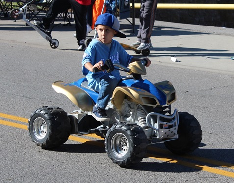 Scenes from the Turner Days Parade on Saturday, Oct. 8, in Kansas City, Kan. Turner Days will continue with a festival, car show and other events on Sunday, Oct. 9, at Steineger Field, near South 58th and Metropolitan. (Photo by Steve Rupert)