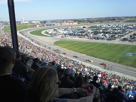 Racing action on Sunday at the Hollywood Casino 400 at Kansas Speedway in Kansas City, Kan. (Fan photo)