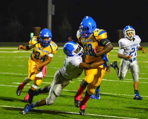 Sumner senior linebacker Weah Landford (52) made a tackle on Neil Ruff during the second quarter. (Photo by Brian Turrel)