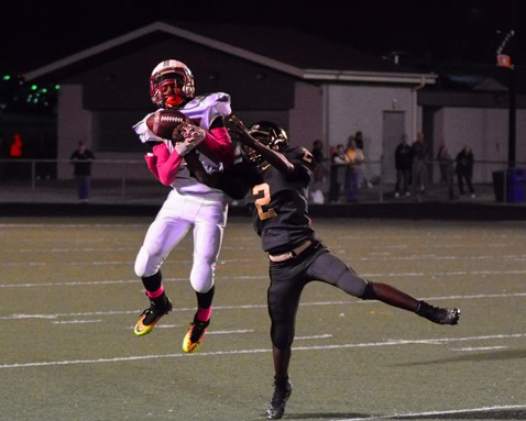 Keyshawn King grabbed a reception over the outstretched arm of Turner freshman defensive back Joshua Becton (2). (Photo by Brian Turrel)