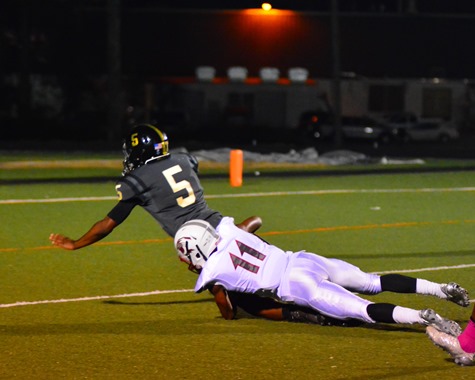 Washington senior defensive back Brandon Egans (11) tackled Jaylon Richardson on a running play in the first quarter. (Photo by Brian Turrel)