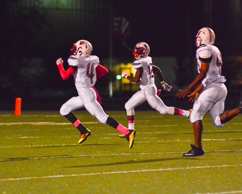 Trailed by his blockers, Keyshawn King ran back a kickoff for a touchdown in the second quarter. (Photo by Brian Turrel)